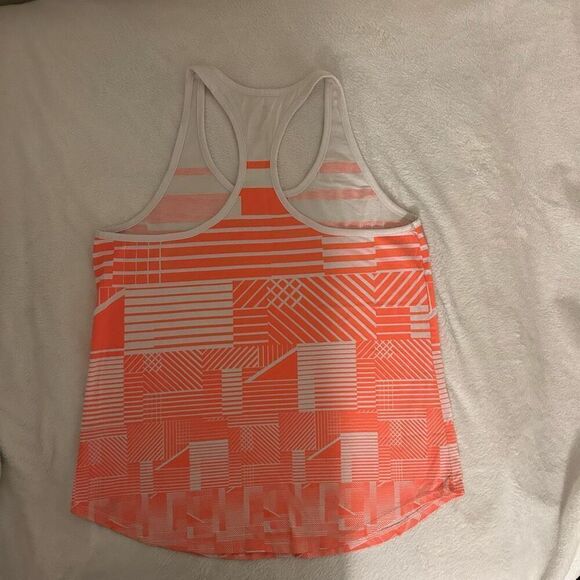 The Nike Tee Women size L Athletic cut - Picture 2 of 8